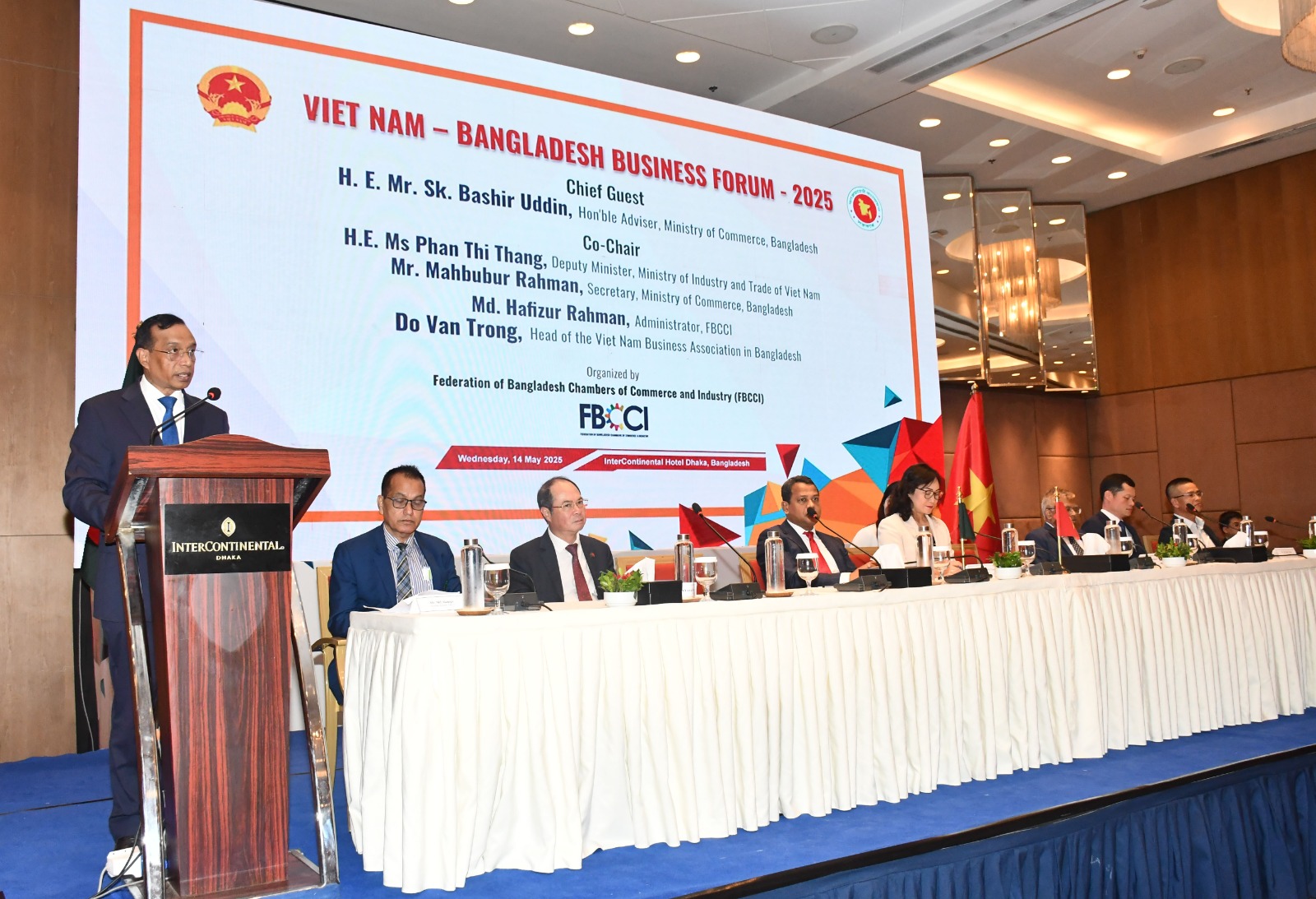 ট্যারিফ, নন-ট্যারিফ বাধা দূরীকরণে জোর দিতে হবে